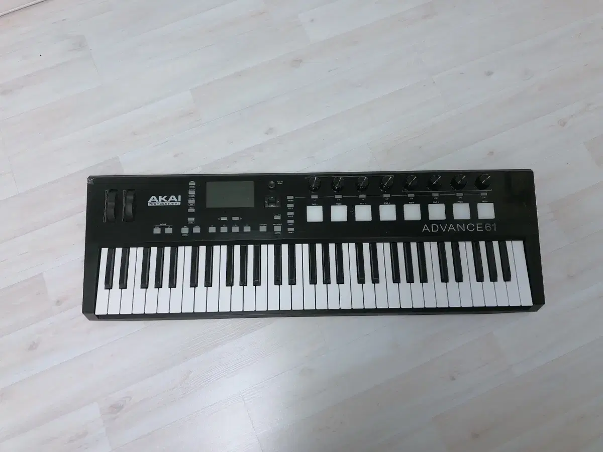 超美品破格★ AKAI PROFESSIONAL ADVANCE 61 Akai Professional Advance 61 Keyboard Controller | Sweetwater